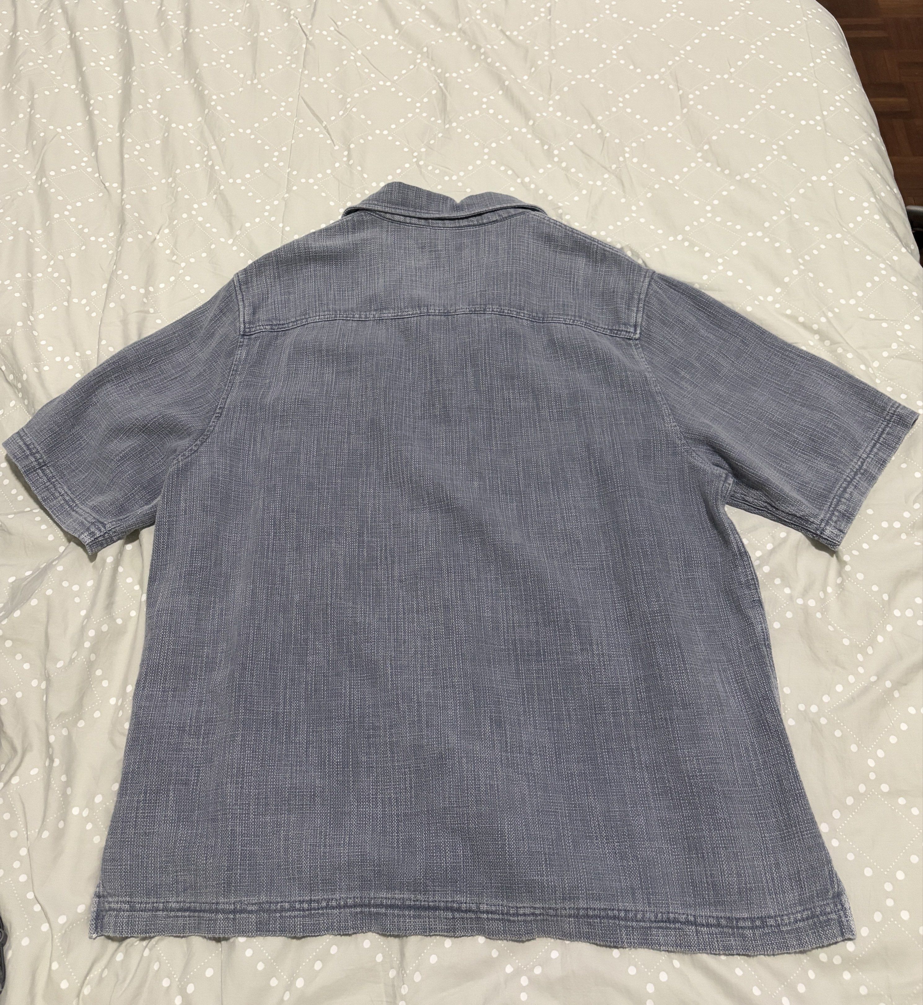 Zara Short Sleeve Shirt (Category: Shirts) located in Paranaque City. Submitted by sandman___ (Listing ID 1419291104, Image 3). Description: - Zara short sleeve shirt - Size: XL - Features a single chest pocket - Button-down closure - Made in Morocco Never used DM for more information!.