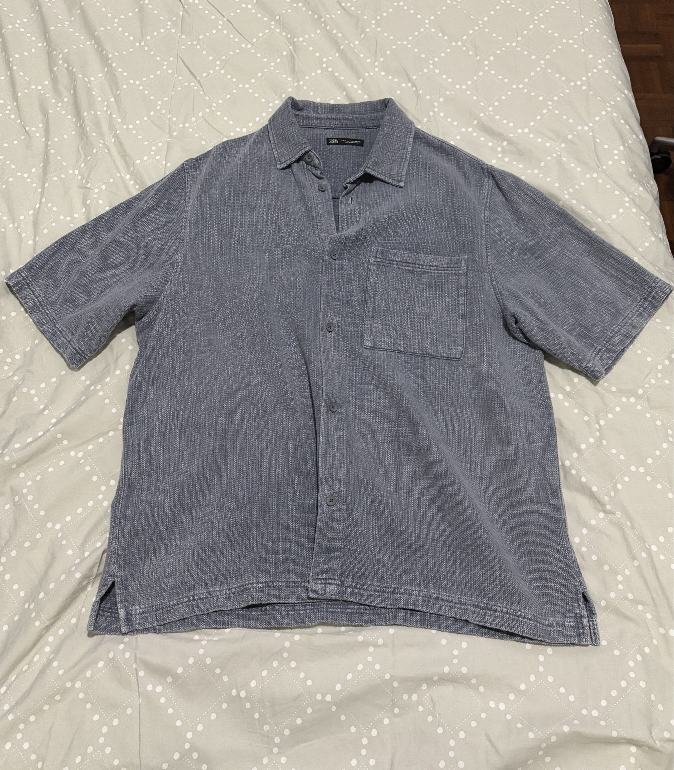 Zara Short Sleeve Shirt (Category: Shirts) located in Paranaque City. Submitted by sandman___ (Listing ID 1419291104, Image 1). Description: - Zara short sleeve shirt - Size: XL - Features a single chest pocket - Button-down closure - Made in Morocco Never used DM for more information!.