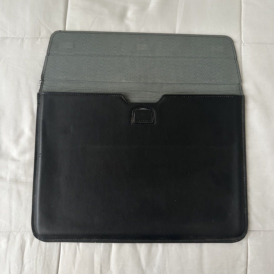 14 inches Laptop Case (Category: Laptop Bags & Sleeves) located in Marilao. Submitted by extra_stuff (Listing ID 1422400007, Image 2). Description: .