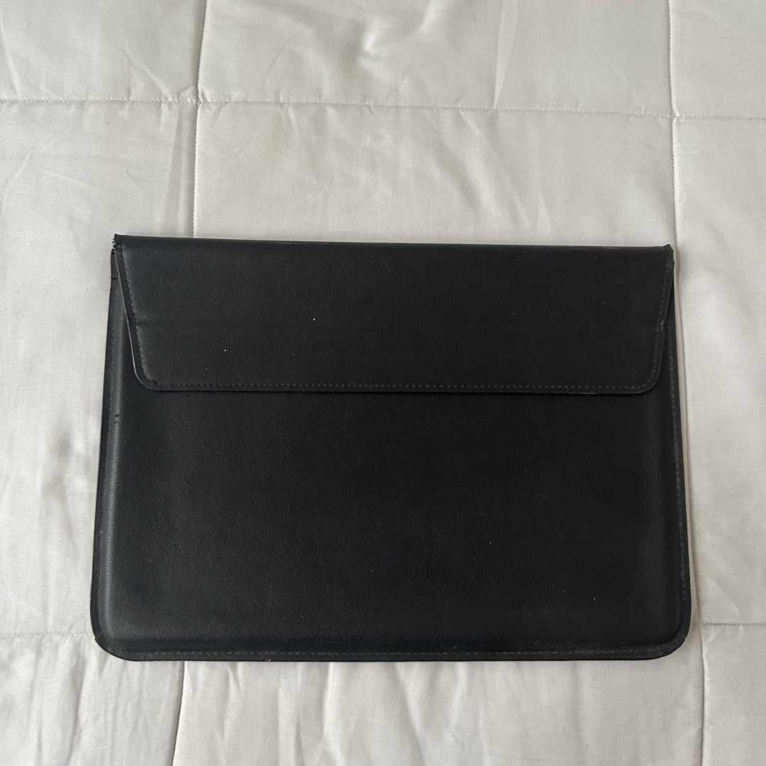 14 inches Laptop Case (Category: Laptop Bags & Sleeves) located in Marilao. Submitted by extra_stuff (Listing ID 1422400007, Image 1). Description: .