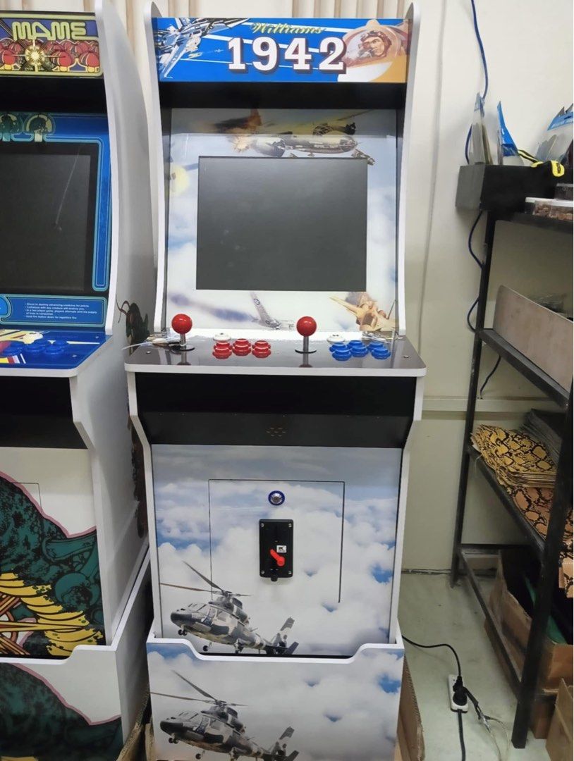 1942 Arcade Machine (Category: Nintendo) located in San Pablo. Submitted by vennisa.sportssupplies (Listing ID 1422446305, Image 1). Description: .