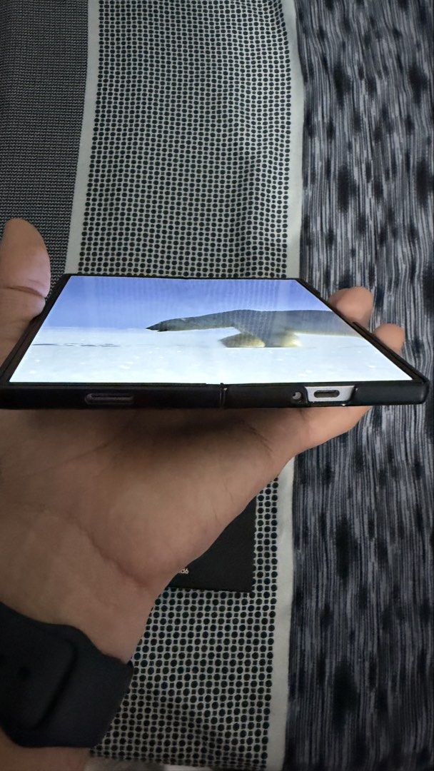 (512GB) Samsung Galaxy Z Fold6 - Silver Shadow (Category: Samsung) located in Cavite. Submitted by jaimeeeeeee (Listing ID 1422538393, Image 3). Description: PLEASE READ Samsung Galaxy Z Fold6 512GB/12GB RAM Silver Shadow Color 10/10 very good condition - lightly used SPARE PHONE only as good as new Bought Aug 2025 from Official Samsung store, bagong bago pa Open line, Works with ANY SIM RFS - Spare phone, bihira magamit NTC Approved Variant Supe