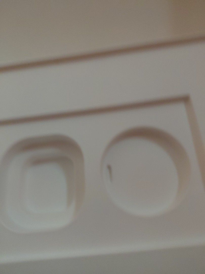 (Category: iPad) located in Singapore. Submitted by alsl1999 (Listing ID 1422471568, Image 3). Description: Empty original box only for - Apple iPad Pro 12.9-inch - Wi-Fi + Cellular Add $2.50 for mailing no meet up .