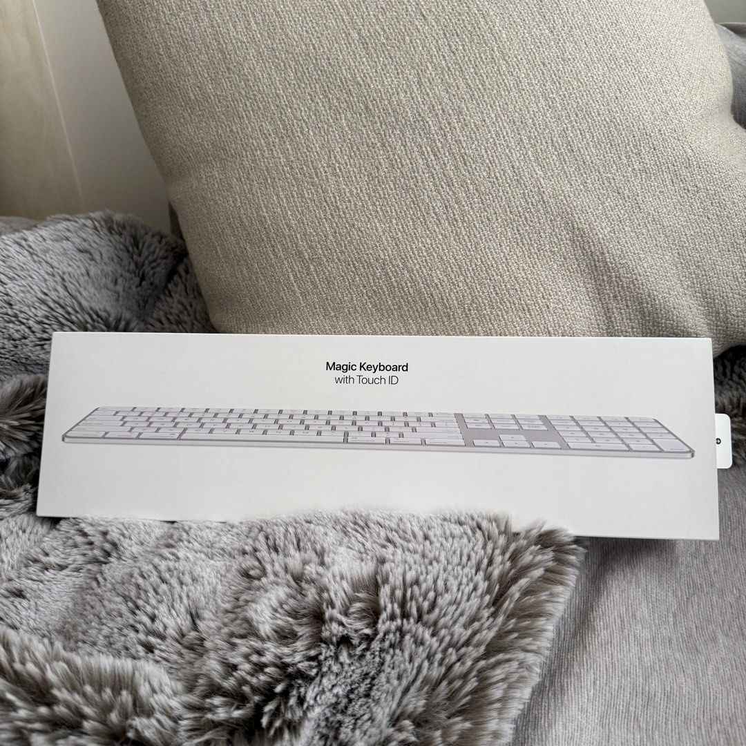 Apple Magic Keyboard with Touch ID and Numeric Keypad Model A2520 ...