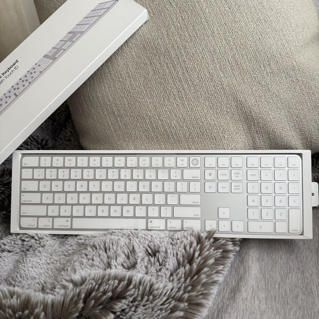 Apple Magic Keyboard with Touch ID and Numeric Keypad Model A2520 ...