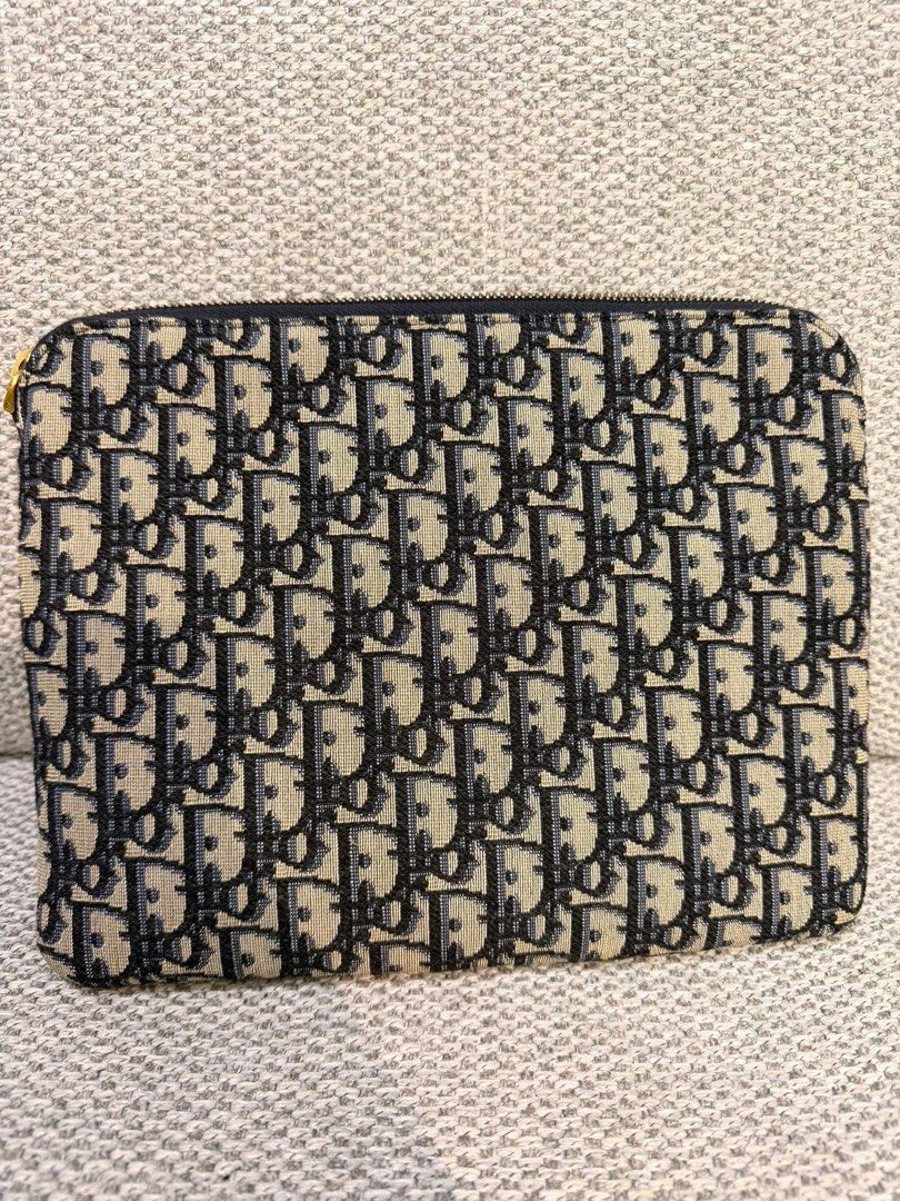 authentic Dior Pouch and coin purse (Category: Luxury Bags & Wallets) located in Quezon City. Submitted by jhaediah (Listing ID 1389809908, Image 2). Description: Pouch and coin purse 💓2-20 Both in excellent condition LBc or JRs courier.