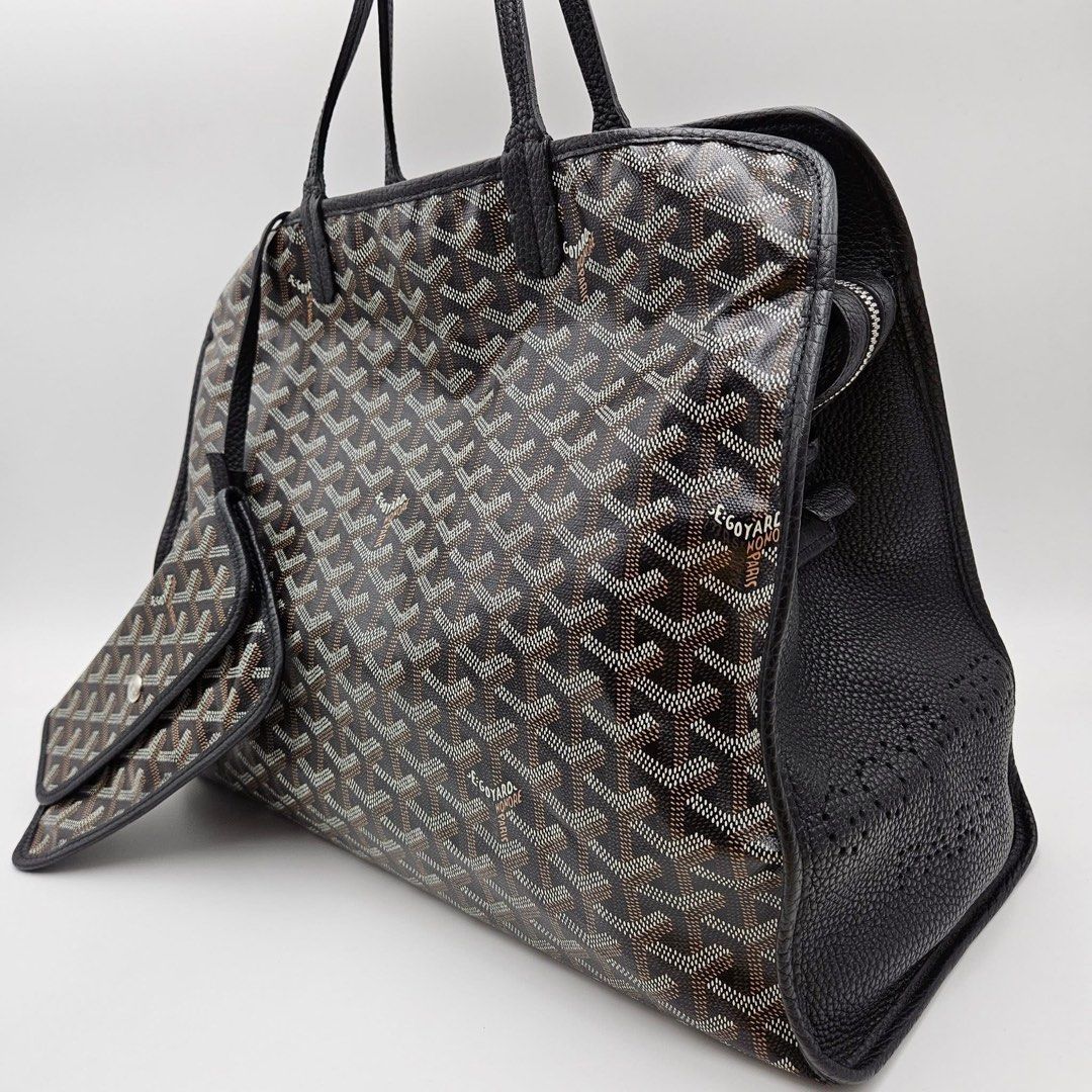 Authentic Goyard Hardy PM Tote bag (Category: Luxury Bags & Wallets) located in Quezon City. Submitted by jhaediah (Listing ID 1387868496, Image 3). Description: Rank A to excellent 💓2-20 With dustbag Free pabitbit Korea Payment first before paship sa Pinas.