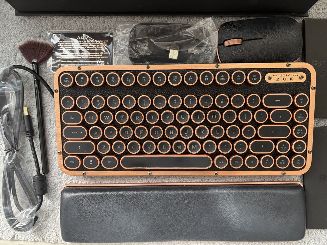 Azio Retro Mechanical Keyboard + Mouse + Palm Rest(Limited Edition ...