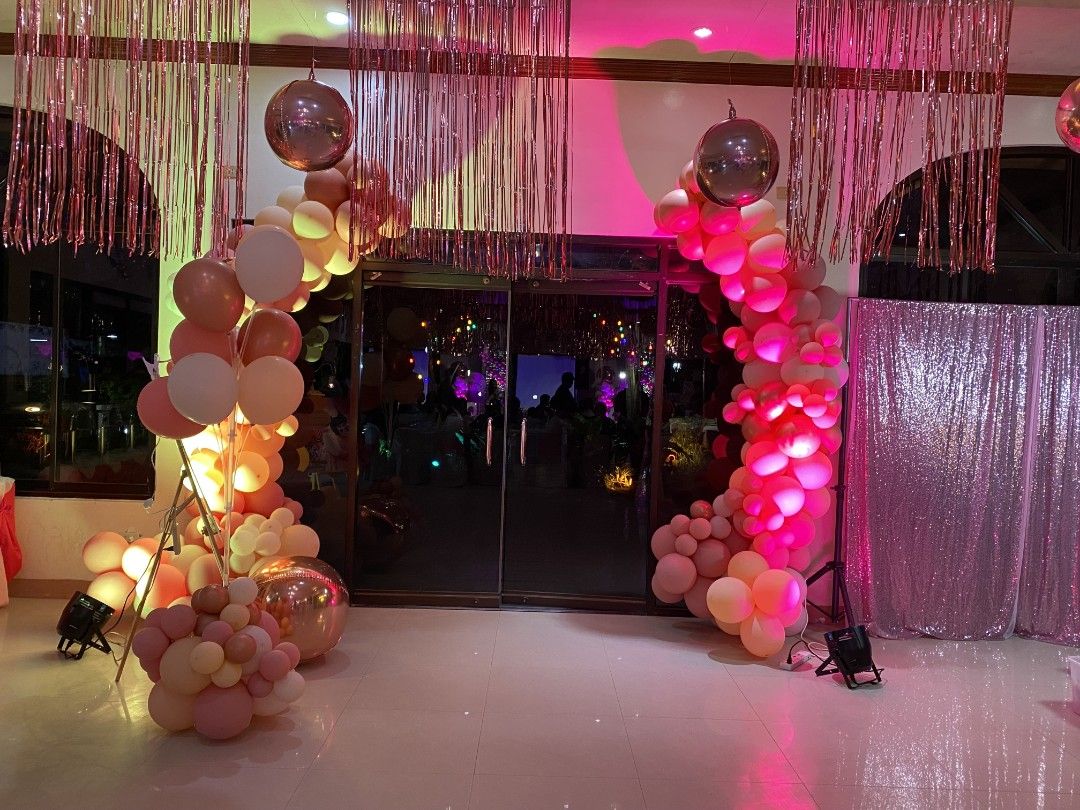 BALLOON BACKDROP VENUE SET UP (Category: Occasions & Party Supplies) located in Mandaluyong City. Submitted by kookiejoyz (Listing ID 1422499464, Image 3). Description: - Balloon Backdrop Venue Set Up - Various designs and setups available - Suitable for birthdays, debuts, and other events - Includes balloon arches, backdrops, and table decorations - Elegant and fun options - Eye-catching and vibrant colors - Transform your venue into a party par