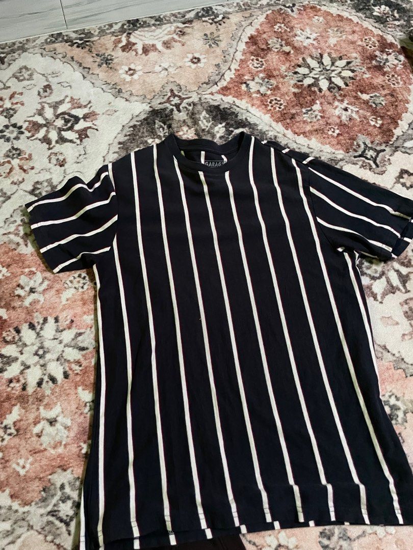 basic tee (Category: Activewear) located in Ipoh. Submitted by new.afiqq10 (Listing ID 1422444555, Image 1). Description: mur ii amek ja nak clear item.