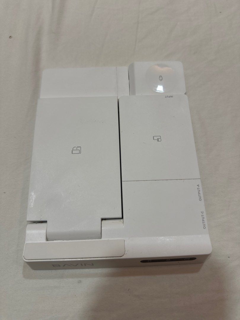 BAVIN PC1069 Portable Multi-functional 6 in 1 Wireless Docking Charger Station Smart Watch Mobile (Category: Other Mobile & Gadget Accessories) located in Manila. Submitted by forsaale (Listing ID 1422491569, Image 1). Description: only flaw is out put a is not working anything else is working 1576 orig price.