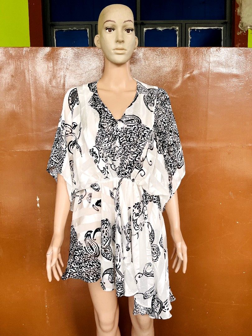 Beach Cover Up free size (Category: Dresses) located in Tabuk. Submitted by BiDing (Listing ID 1422510796, Image 3). Description: 🌟Perfect for beach cover up Stretchable/freesize best fit to Medium-Large.