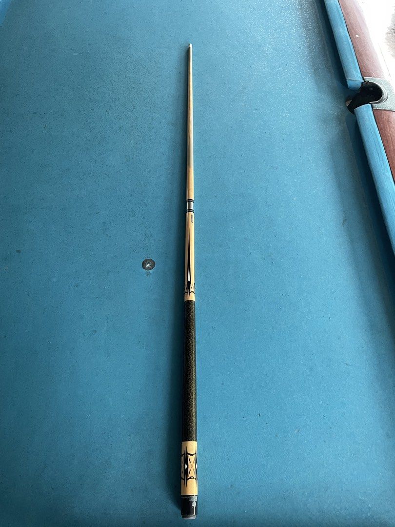 Billiard cue stick (Category: Billiards and Bowling) located in Aloran. Submitted by ericlegend69573 (Listing ID 1422400145, Image 3). Description: Bobson cue stick Kamui tip.