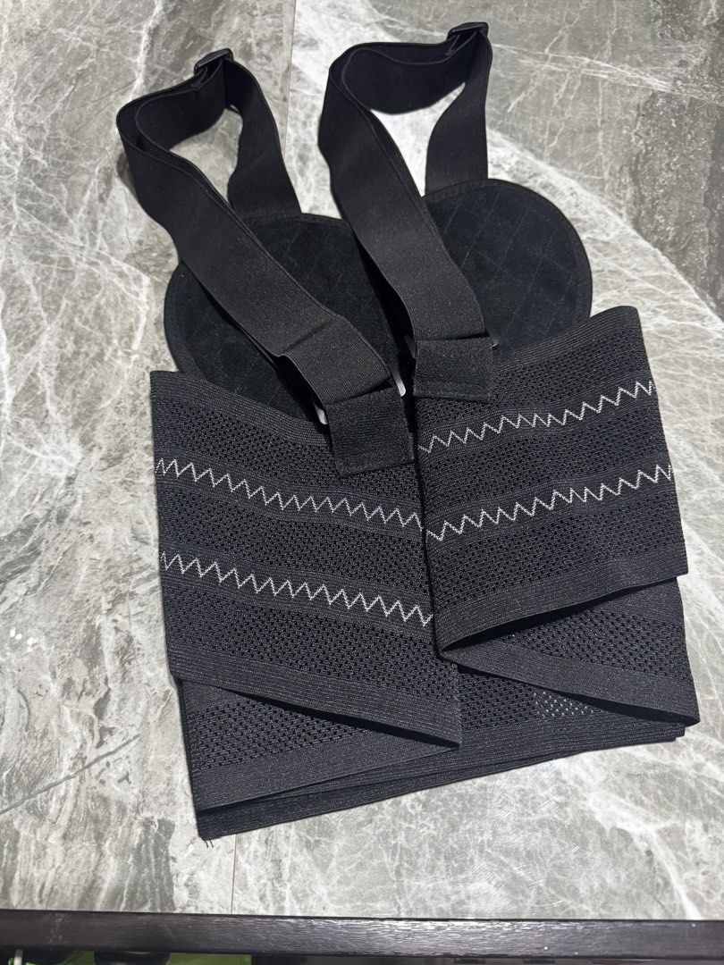 Black Posture Corrector / Belly Support (Category: Braces, Support & Protection) located in Penaranda. Submitted by deardarlaph_ (Listing ID 1422525786, Image 2). Description: - Black posture corrector - Heart-shaped back support - Adjustable straps - Breathable design with zigzag stitching - Improves posture and provides back support - Made of flexible, supportive material.