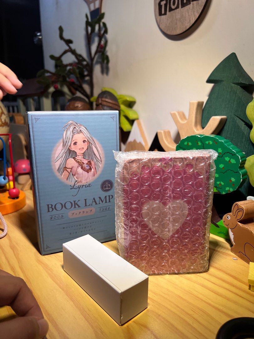 Book lAmp for kids (Category: Infant Playtime) located in Manila. Submitted by hellot_preloved (Listing ID 1422441654, Image 2). Description: Book talaga sya pero lamp pag bubuksan na rechargeable.