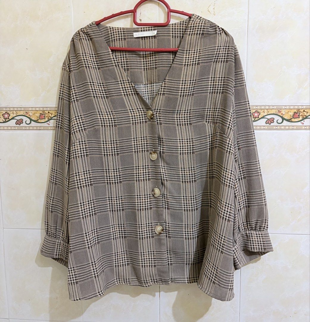 checkered blouse (Category: Blouses) located in Shah Alam. Submitted by starocky (Listing ID 1422435113, Image 1). Description: .