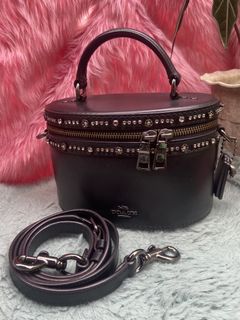 (Category: ) located in . Submitted by baglovers10 (Listing ID 1416955378, Image 1). Description: .