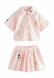 (Category: ) located in . Submitted by eymanwardrobe (Listing ID 1422492526, Image 1). Description: .