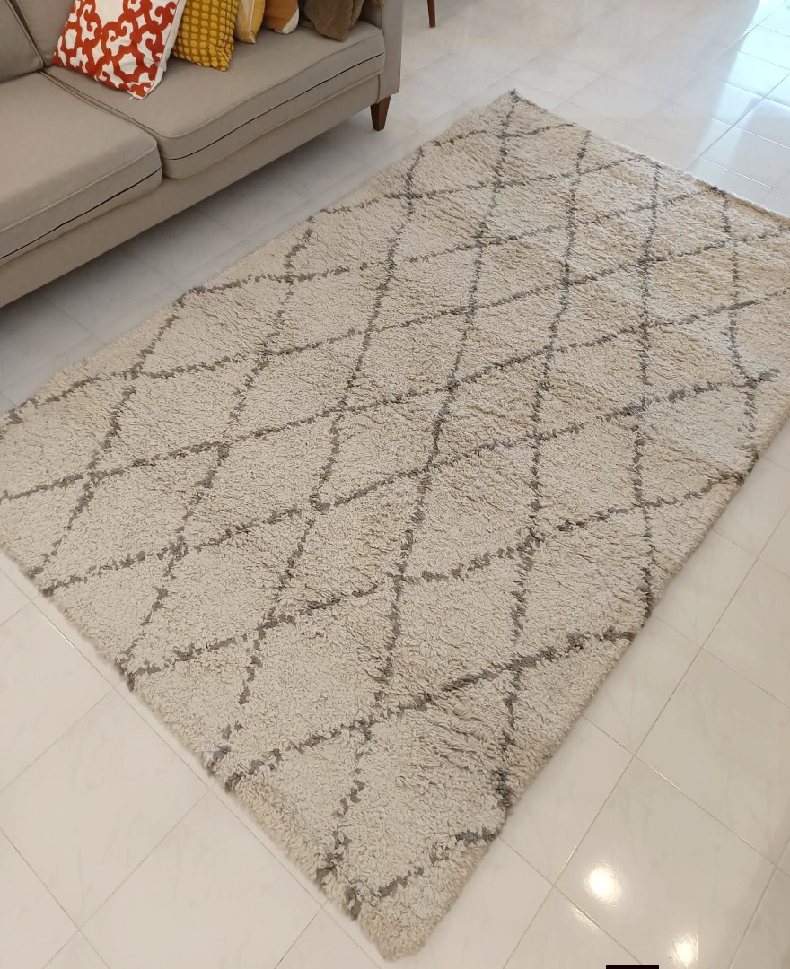 Cream Diamond Pattern Rug, Furniture & Home Living, Home Decor ...