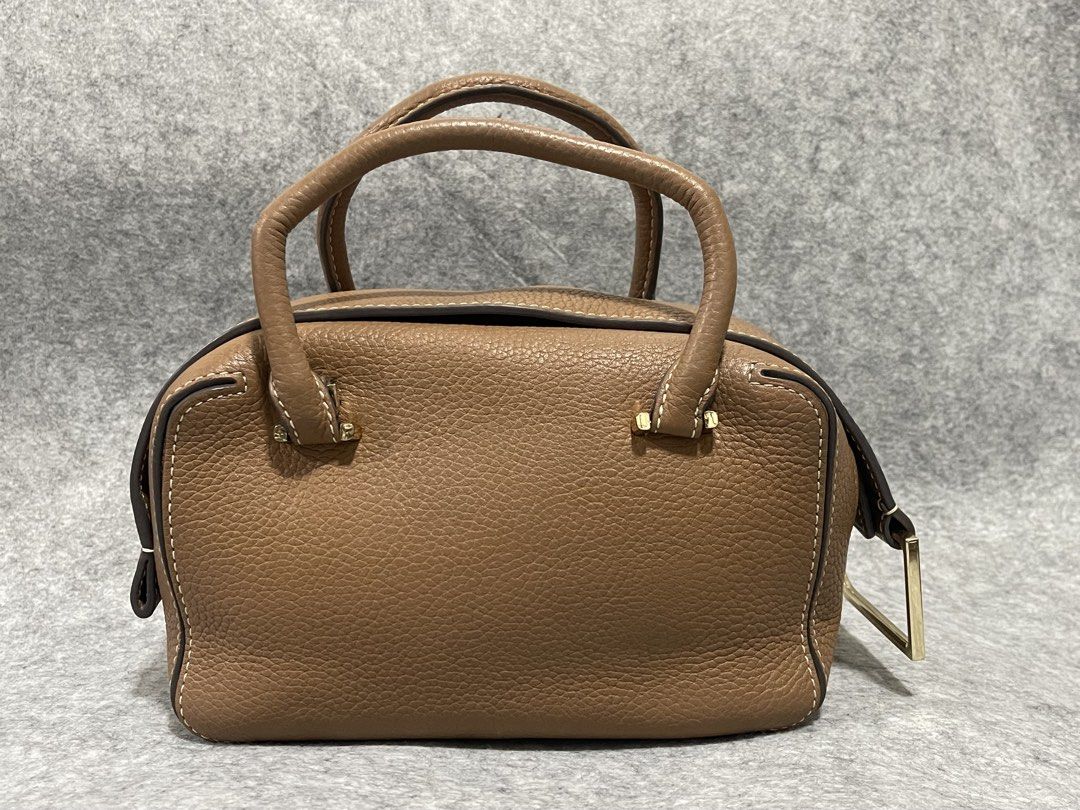 delvaux (Category: Luxury Bags & Wallets) located in Calamba. Submitted by thriftingoverload (Listing ID 1422541274, Image 3). Description: plus shipping fee issue nya ung cord filler ng handle bale bale na saka ung pinagkakabitan ng strap mejo nabanat na.