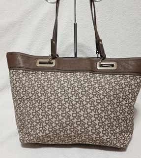 (Category: ) located in . Submitted by sossythrift (Listing ID 1422538118, Image 1). Description: .