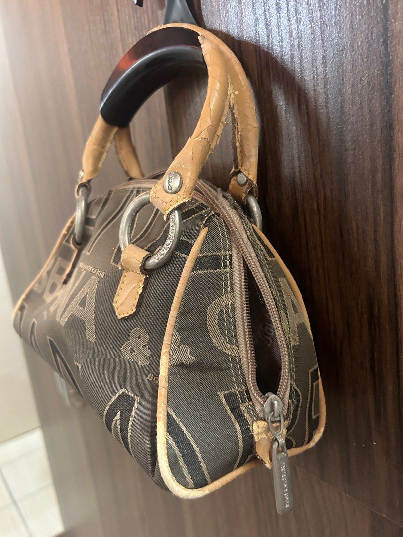 DOLCE & GABANNA MINI BAG (Category: Luxury Bags & Wallets) located in Manila. Submitted by truefire-0c7f (Listing ID 1422461282, Image 2). Description: ORIGINAL CHECK PHOTOS FOR FLAWS NEGOTIABLE - SHIPPING FEE WILL BE SHOULDERED BY BUYER.