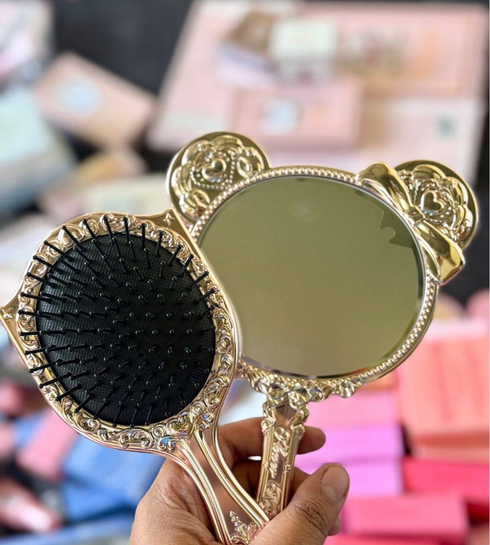 Flower Knows Anniversary Mirror and Brush Set (Category: Makeup) located in Manila. Submitted by n4thlie (Listing ID 1422481026, Image 2). Description: Set bear comb and mirror price -860 For legitimacy I can provide my proof of transaction more on sa fb ksi me nagsesell Org and brand new po Yong mga flower knows why mura? Direct supplier po ksi.