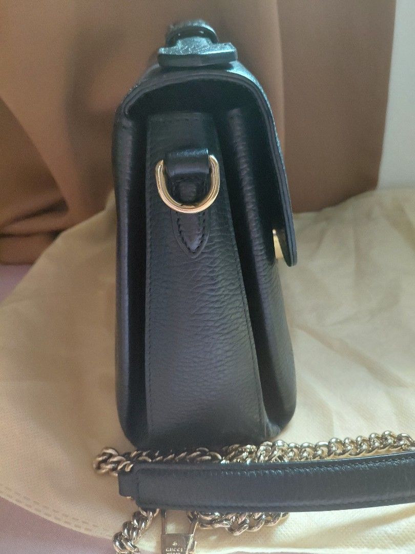 Gucci Interlocking (Category: Luxury Bags & Wallets) located in Pasig City. Submitted by redellie (Listing ID 1422429530, Image 3). Description: - Gucci Interlocking - Color: Black - Gold-tone chain strap - Signature Gucci clasp - Structured design with flap closure - Detachable shoulder strap - Multiple interior compartments - Graines claf skin leather no dust bag. entrupy included.