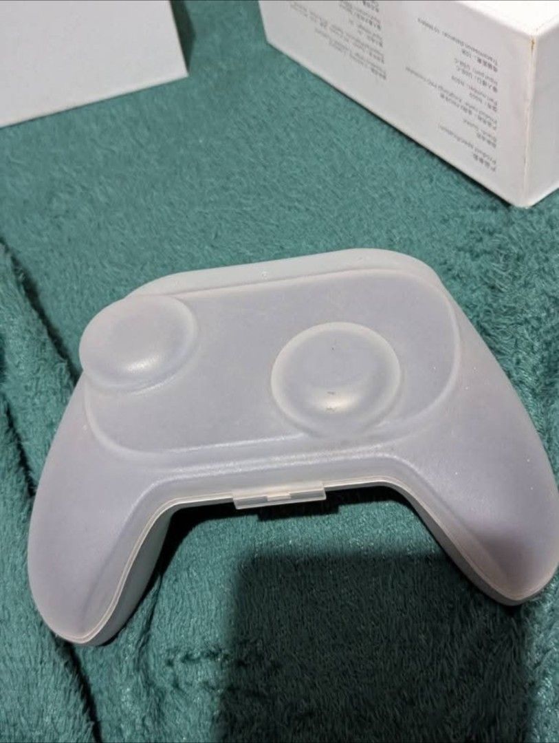 Gulikit Kingkong 2 Pro Controller (Category: Controllers) located in Santa Maria. Submitted by LeonardSean (Listing ID 1422529292, Image 3). Description: Perfectly working still still has box, case etc price is still negotiable..