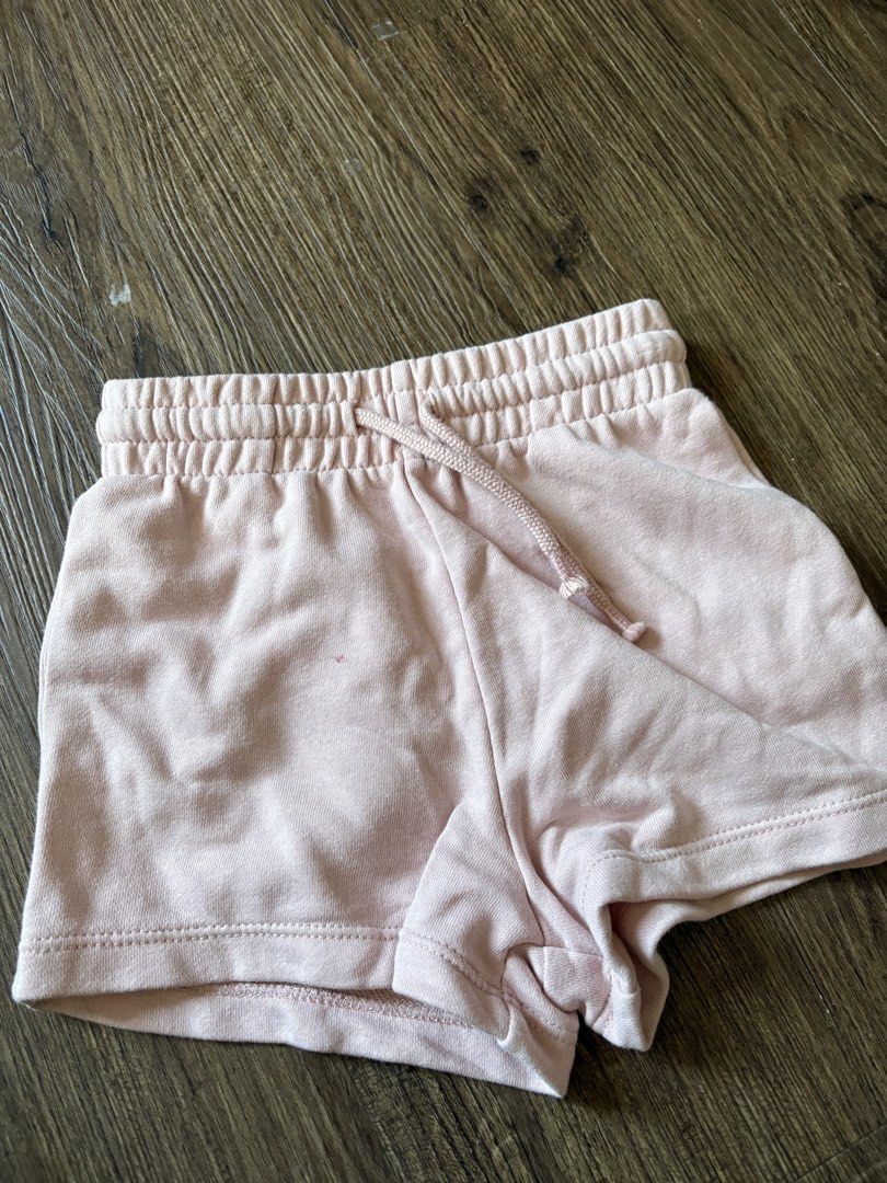 H&M Pink Shorts for kids (Category: Babies & Kids Fashion) located in Binan City. Submitted by ptannn (Listing ID 1422448286, Image 1). Description: - H&M pink shorts - Size: US 5T, CN 110/53, UK 4-5Y - Elastic waistband with drawstring - Minor stain on front - Great for everyday wear.
