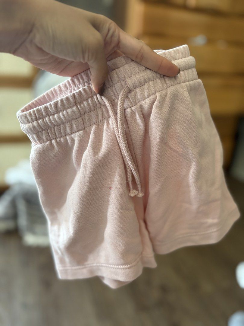 H&M Pink Shorts for kids (Category: Babies & Kids Fashion) located in Binan City. Submitted by ptannn (Listing ID 1422448286, Image 3). Description: - H&M pink shorts - Size: US 5T, CN 110/53, UK 4-5Y - Elastic waistband with drawstring - Minor stain on front - Great for everyday wear.