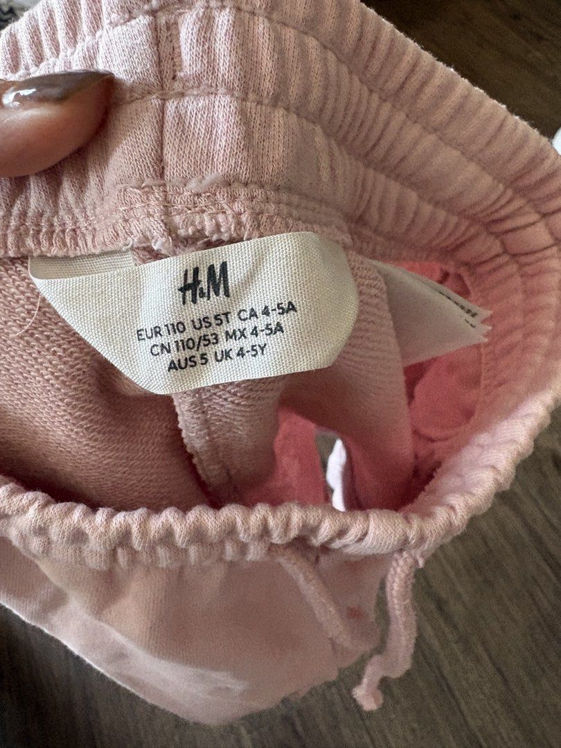 H&M Pink Shorts for kids (Category: Babies & Kids Fashion) located in Binan City. Submitted by ptannn (Listing ID 1422448286, Image 2). Description: - H&M pink shorts - Size: US 5T, CN 110/53, UK 4-5Y - Elastic waistband with drawstring - Minor stain on front - Great for everyday wear.