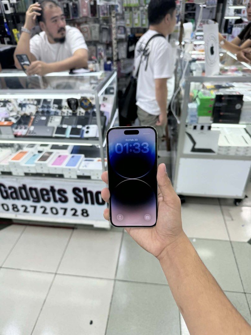 iPhone 14 Pro 128GB - White (Category: iPhone 14 Series) located in San Juan City. Submitted by Khalidmgdla08 (Listing ID 1422541028, Image 2). Description: FOR SALE | TRADE/SWAP Price: 28,500 On hand: iPhone 14 Pro✔️ 128GB ✔️ OPENLINE ✔️ 98% Batt health ✔️ NTC APPROVED ✔️ 100% Original ✔️ 99% Makinis ✔️ 99% Smooth ✔️ NOT REFURB ✔️ NO HIDDEN ISSUES ✔️ NEVER BEEN REPAIRED ✔️ TEST TO SAWA✔️ FREE 3-UTOOLS ✔️ ANY MODEL OF IPHONE AND SAMSUNG ARE AVAIL