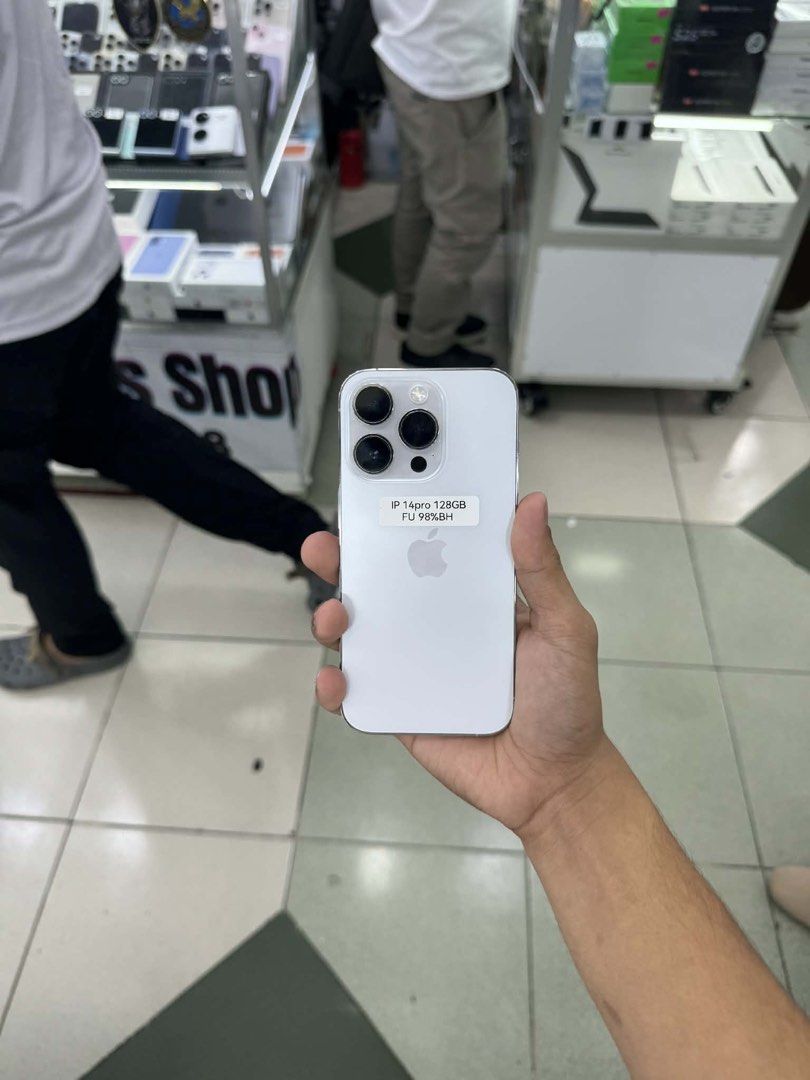 iPhone 14 Pro 128GB - White (Category: iPhone 14 Series) located in San Juan City. Submitted by Khalidmgdla08 (Listing ID 1422541028, Image 1). Description: FOR SALE | TRADE/SWAP Price: 28,500 On hand: iPhone 14 Pro✔️ 128GB ✔️ OPENLINE ✔️ 98% Batt health ✔️ NTC APPROVED ✔️ 100% Original ✔️ 99% Makinis ✔️ 99% Smooth ✔️ NOT REFURB ✔️ NO HIDDEN ISSUES ✔️ NEVER BEEN REPAIRED ✔️ TEST TO SAWA✔️ FREE 3-UTOOLS ✔️ ANY MODEL OF IPHONE AND SAMSUNG ARE AVAIL