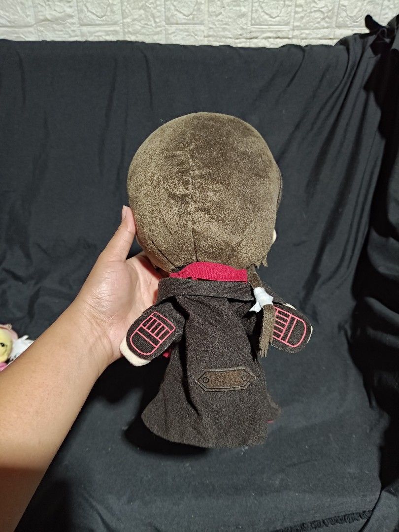 Jual Touken Ranbu Hand Puppet Plush (Category: Plushies & Soft Toys) located in Compostela. Submitted by buenaflora04681 (Listing ID 1422491741, Image 2). Description: Anime plushie with brown hair, red eyes, and a dark red/brown outfit with gold accents. Features a mole, red scarf, and a detailed coat..