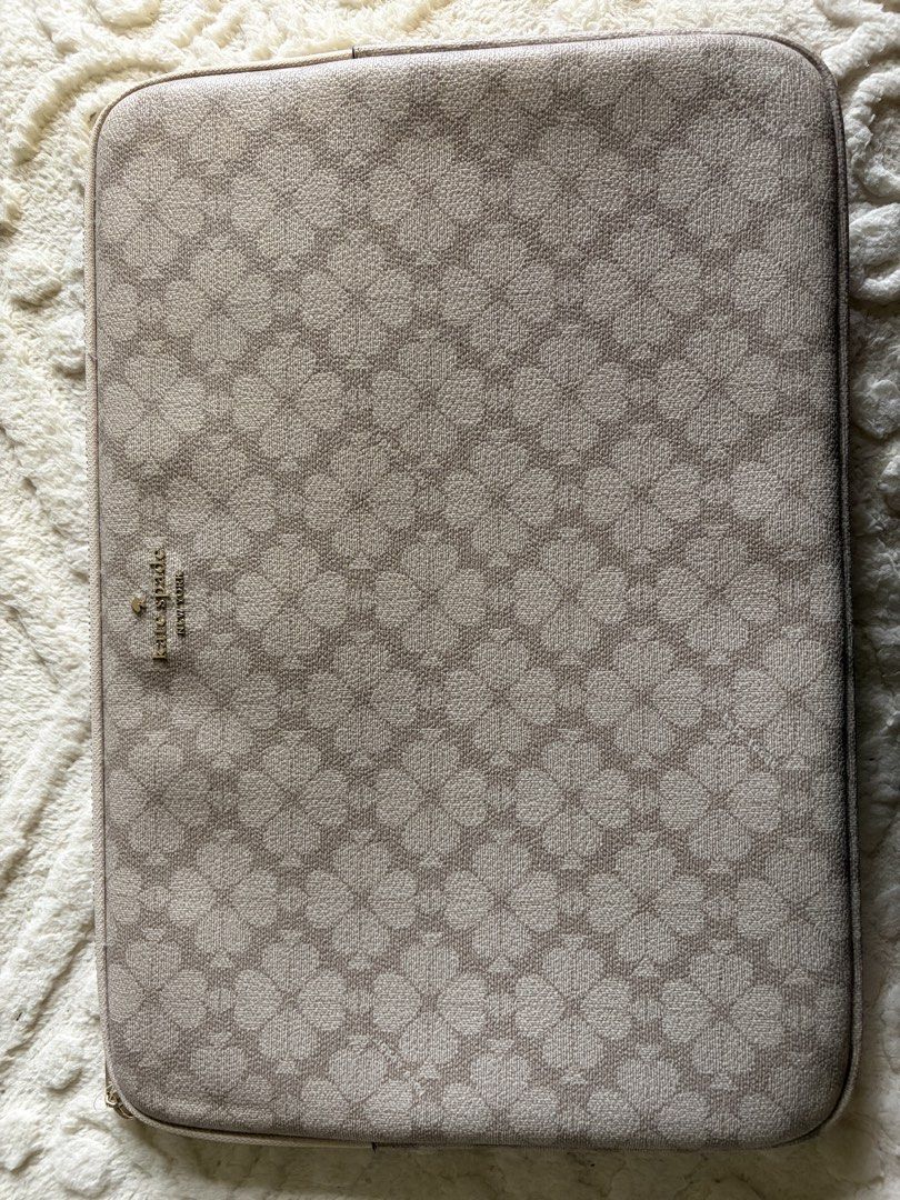 Kate Spade Flower Universal Laptop Sleeve (Category: Laptop Bags & Sleeves) located in Makati City. Submitted by coolflower.222 (Listing ID 1422427152, Image 3). Description: - Kate Spade laptop sleeve - Beige floral pattern - Secure zip closure - Soft interior lining - Features the Kate Spade logo - Designed for standard laptop sizes - Interior with Kate Spade logo print.