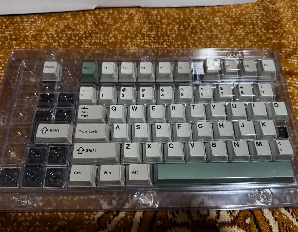 Keycaps Set - Retro Color Scheme, Computers & Tech, Parts & Accessories ...