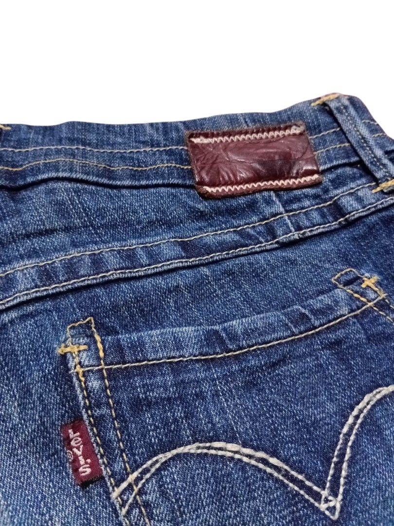 Levi's sexy short (pekpek short) (Category: Shorts) located in Maramag. Submitted by kennethrab93665 (Listing ID 1422411696, Image 3). Description: Levi's pekpek short waistline 27-28 length 7.5 excellent condition need minor wash 250 + sf 📩.