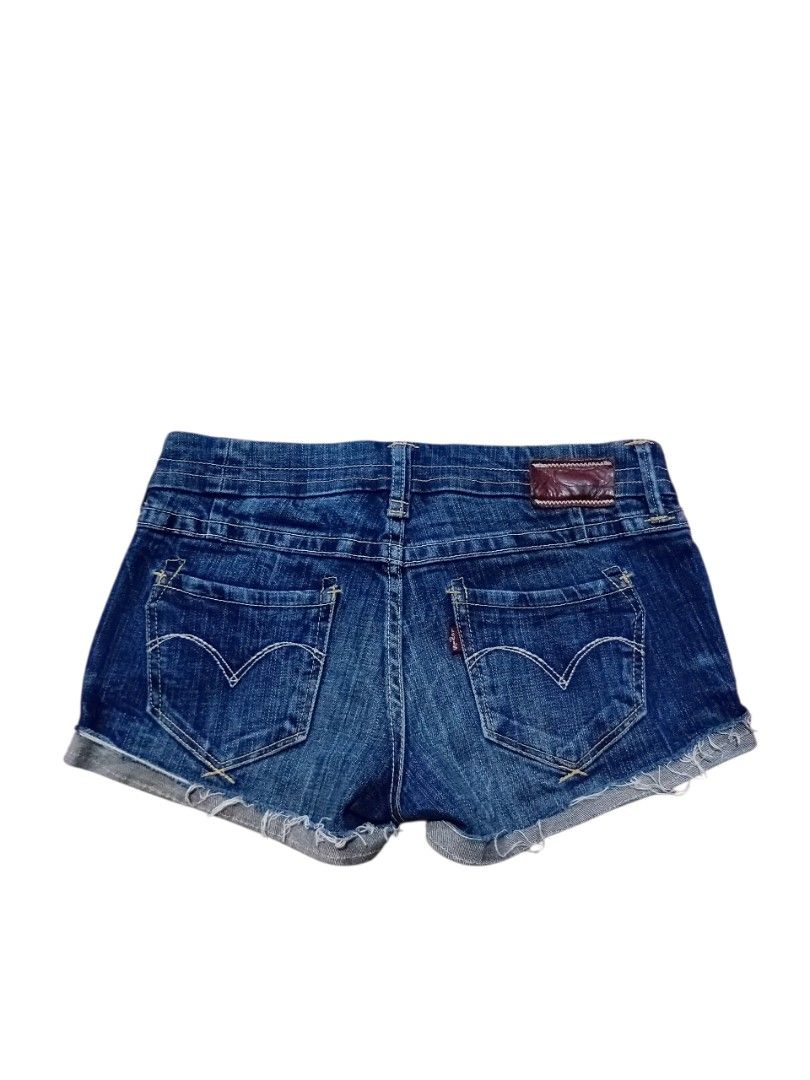 Levi's sexy short (pekpek short) (Category: Shorts) located in Maramag. Submitted by kennethrab93665 (Listing ID 1422411696, Image 2). Description: Levi's pekpek short waistline 27-28 length 7.5 excellent condition need minor wash 250 + sf 📩.