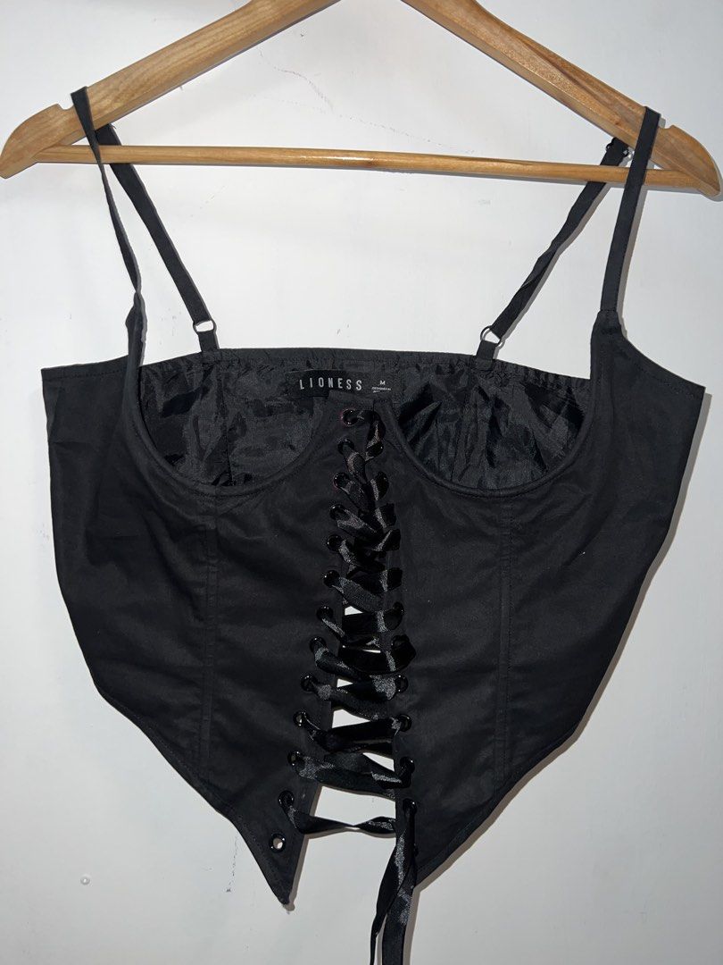 Lioness Black Corset Top - Size M (Category: Sleeveless) located in Cavite. Submitted by cssndrakateg (Listing ID 1422445262, Image 2). Description: - Lioness black corset top - Size: M - Features: - Adjustable straps - Lace-up front - Sweetheart neckline - Designed in Australia - Material: Smooth, possibly satin-like fabric.