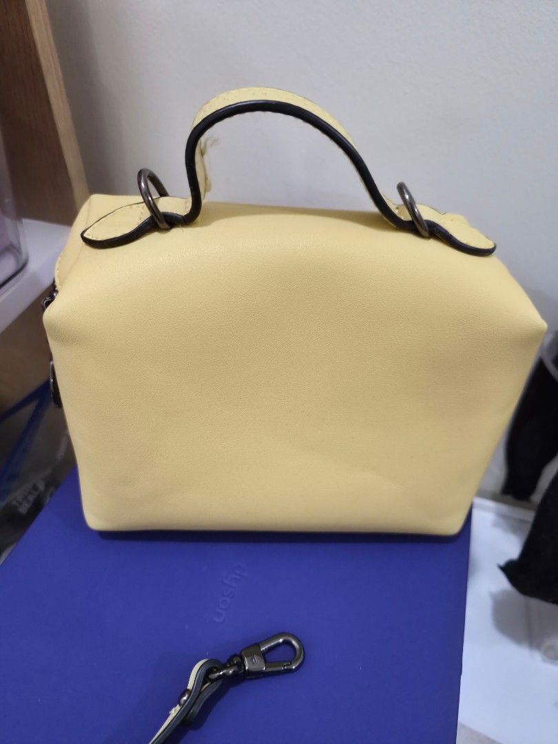 Longchamp XS Vanity (Category: Luxury Bags & Wallets) located in Quezon City. Submitted by loved.stuff143 (Listing ID 1422524614, Image 3). Description: like new. korea sourced fast break sale rfs: closet decluttering.
