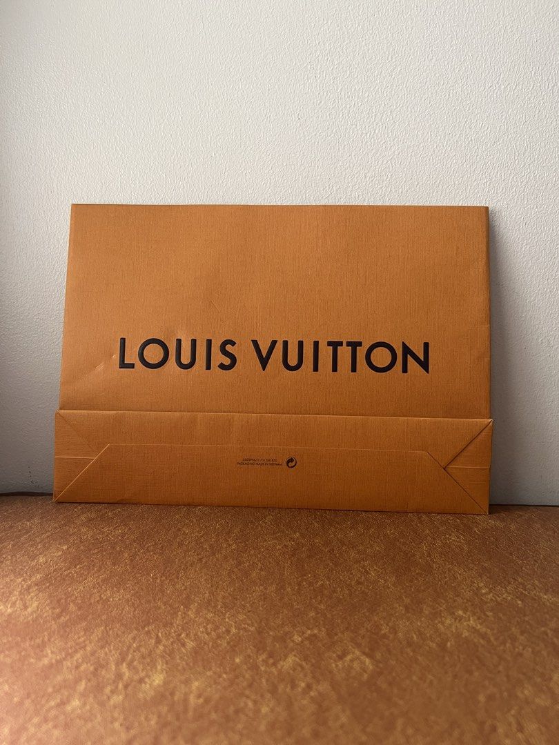 Louis Vuitton Paperbag (Category: Luxury Bags & Wallets) located in Pasay City. Submitted by elleventh (Listing ID 1422434579, Image 2). Description: Louis Vuitton Paperbag - Got this last 2023 when I purchased something from their boutique in Ngee Ann City, Singapore ₱300 RFS: Decluttering + moving out All my listings are guaranteed authentic Payment Options: GCash, Maya, GoTyme, BPI and PNB Shipping Options: J&T, Gogo Express and Lalamove (SF w