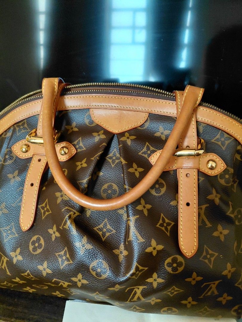 Louis Vuitton Tivoli (Category: Luxury Bags & Wallets) located in Pasig City. Submitted by redellie (Listing ID 1422430366, Image 1). Description: Monogram coated canvas. Material is paired with natural Vachetta cowhide leather trim and handles, featuring gold-tone brass hardware. inclusion: dustbag and original receipt.
