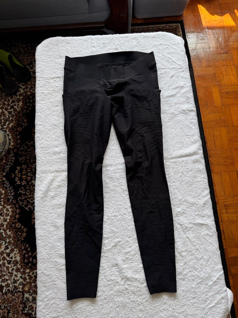 Lululemon Compression Tights (Category: Activewear) located in Manila. Submitted by handoverfist (Listing ID 1422449113, Image 1). Description: Bought for 5k.