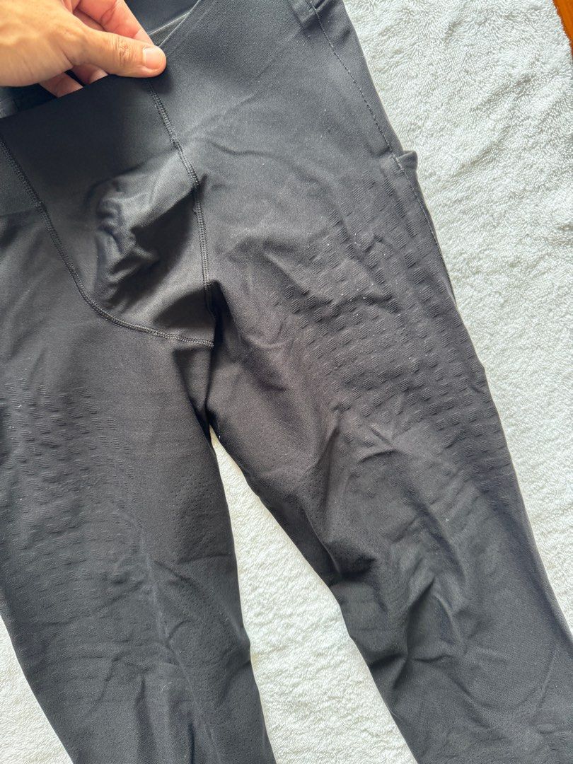 Lululemon Compression Tights (Category: Activewear) located in Manila. Submitted by handoverfist (Listing ID 1422449113, Image 3). Description: Bought for 5k.