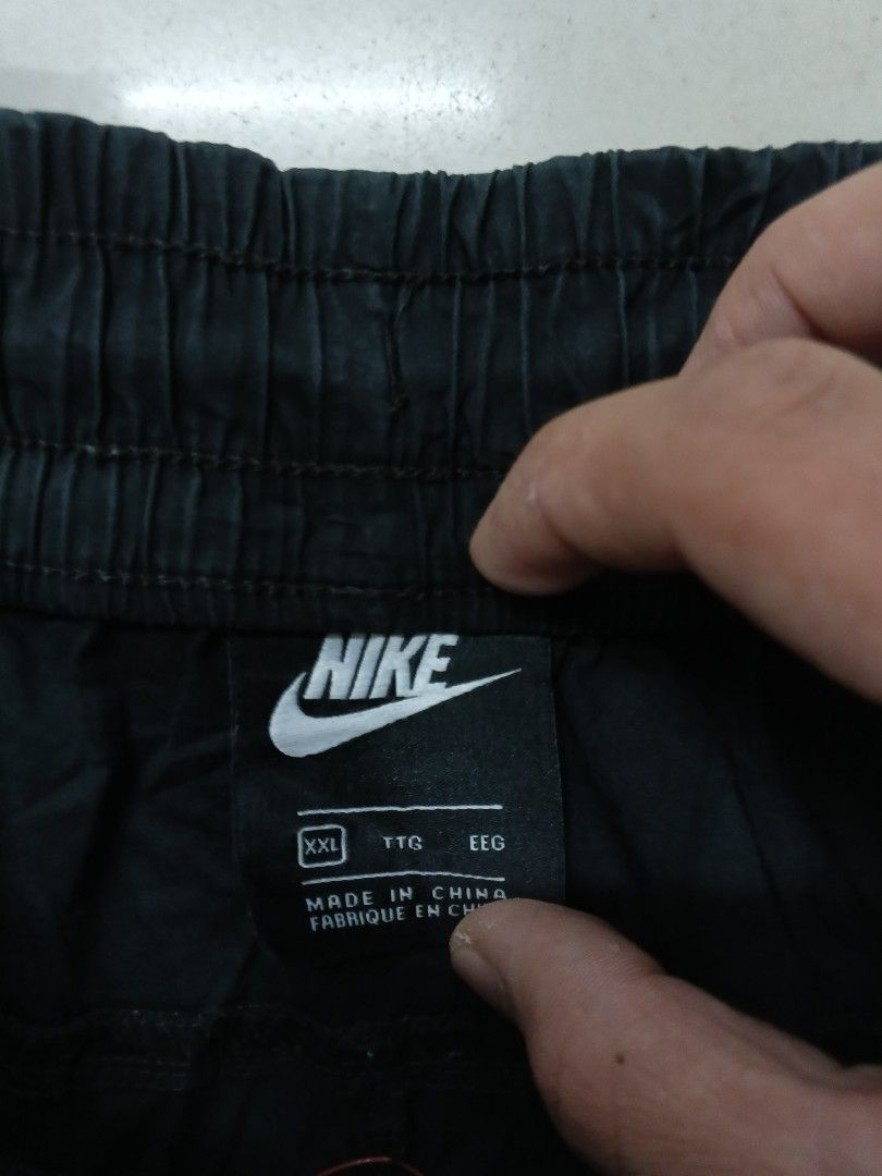 Nike Cargo Shorts XXL (Category: Shorts) located in Manila. Submitted by wesleycomad21 (Listing ID 1422395424, Image 2). Description: - Nike cargo shorts - Size: XXL - Features: Zippered side pockets, drawstring waistband - Nike logo detail - Made in China.