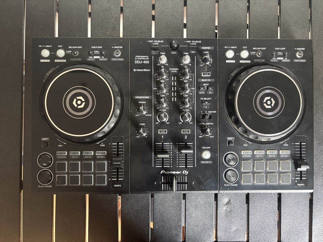 Pioneer DJ DDJ-400 Rekordbox Controller (Category: Other Audio Equipment) located in Makati City. Submitted by kennyshops (Listing ID 1422409828, Image 2). Description: Pioneer DDJ-400 Comes with USB Cable flaw: effect knob is kinda wonky. Meet-Up or Delivery(to be paid by the buyer).