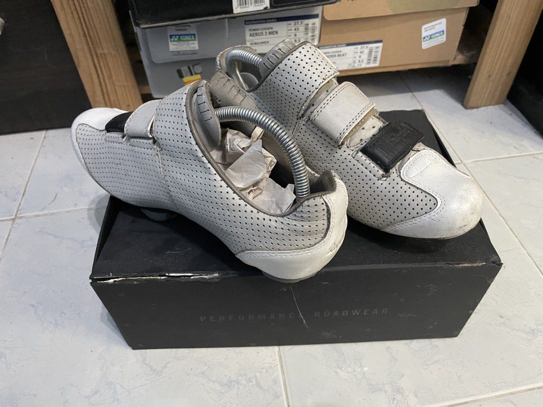 rapha shoes (Category: Shoe inserts & accessories) located in Kota Bharu. Submitted by adely_zie (Listing ID 1422491006, Image 2). Description: rapha shoes edition come with box 42uk used condition repaint cod kota bharu nego.