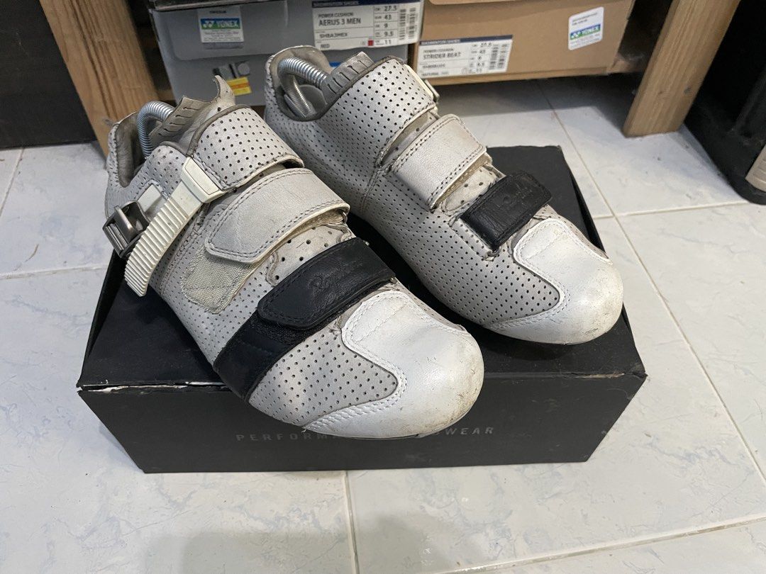 rapha shoes (Category: Shoe inserts & accessories) located in Kota Bharu. Submitted by adely_zie (Listing ID 1422491006, Image 1). Description: rapha shoes edition come with box 42uk used condition repaint cod kota bharu nego.