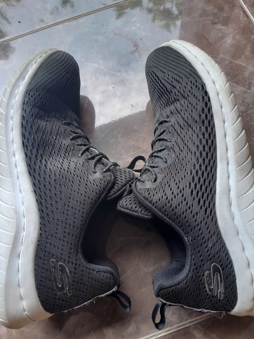 Sepatu Skechers Wanita Warna Hitam. Not NB, Hoka, Nike, Adidas, Puma, Diadora, Asics, Astec (Kategori: Sepatu Wanita) berada di Bantul. Dikirim oleh kennzaaa (ID iklan 1422410299, Gambar 1). Deskripsi: Halo Guys, disini aku mau jual sepatu aku yang udah gapernah kepake yaps -Merk Skechers (Ori 100% ya) -Size 38 (insole 25cm) -Sol masi empuk kok guys -Minus: •Sol nya dulu pernah lepas ya, jd dijahit •Logo yang udah crack • Kotor •No Box (udh ilang